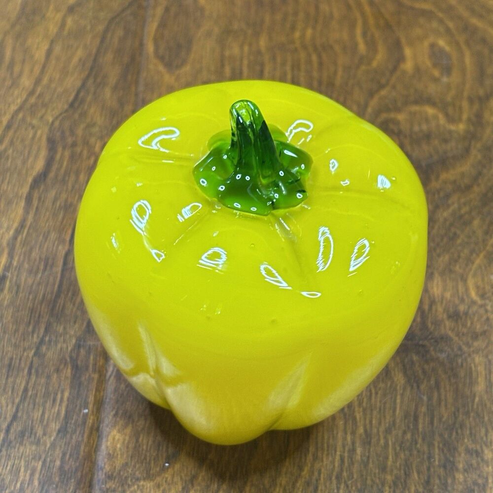 Murano style glass Vegetable 4" Yellow Bell Pepper hand blown paper weight decor - Picture 2 of 9